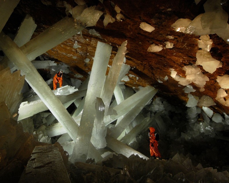 Crystal-Cave-of-the-Giants
